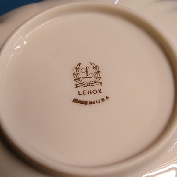 Lenox Triangular Large Leaf/Petal Gold Trim Trinket/Candy Dish Cottagecore - Picture 7 of 7
